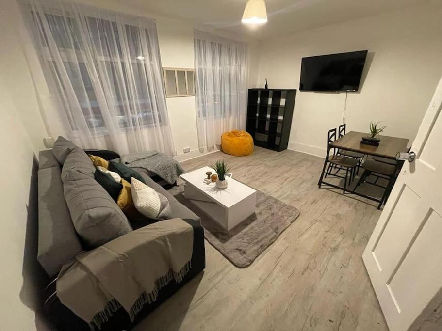 Beautiful 2 Bedroom On Tower Bridge Londres Exterior foto