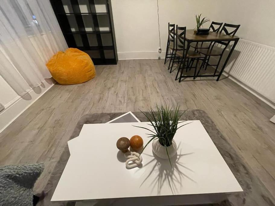 Beautiful 2 Bedroom On Tower Bridge Londres Exterior foto